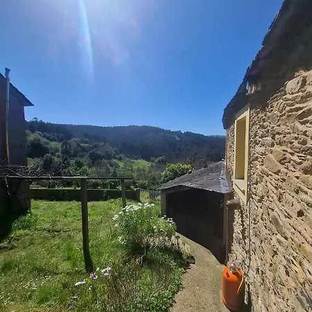 La Del Abuelo En La Aldea Cerca Del Mar サンタマルタ・デ・オルティゲイラ